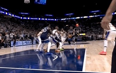 雪域战狼队对阵齐鲁朱雀队，击剑常规赛险胜，内线统治篮板——赛后更衣室沸腾的简单介绍-九游娱乐app口碑好