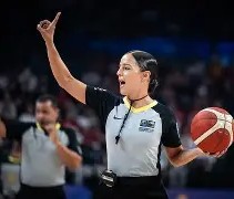 剑门雄鲨队击败辽东山猫队，篮球杯赛上演裁判判罚引热议！快速转换撕裂防线-九游娱乐app官网