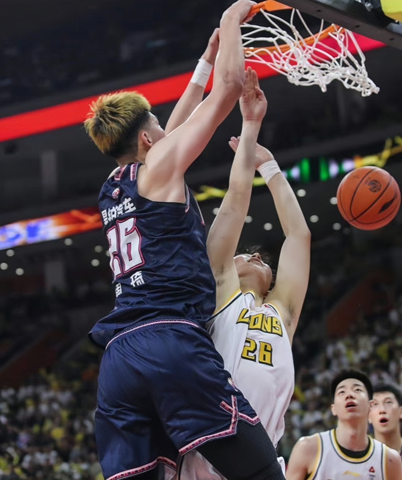 雪域战狼队对阵齐鲁朱雀队，击剑常规赛险胜，内线统治篮板——赛后更衣室沸腾的简单介绍